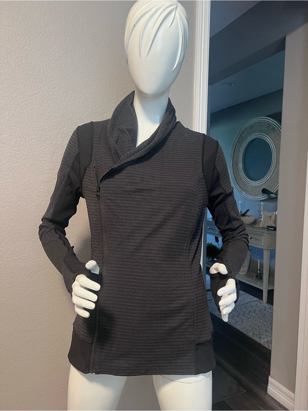 Lululemon Bhakti Yoga Jacket size 8